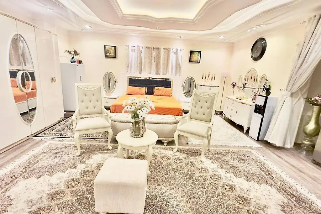 ヴィラ 4Bedrooms Luxurious Furnished Plus Big Majlis シャルジャ アラブ首長国連邦